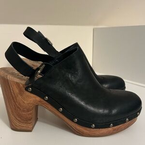 Kork-Ease women’s clogs. Size 10. Black